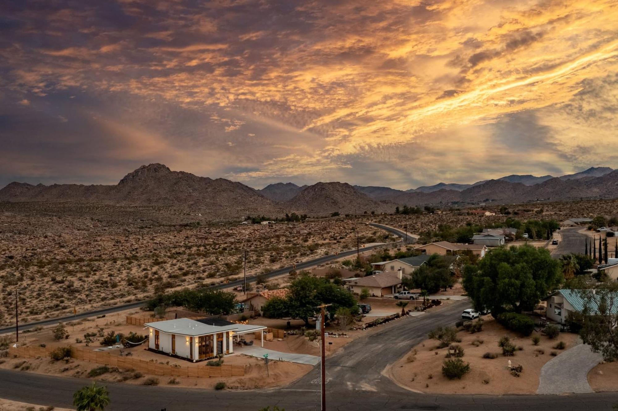 Chicory By Avantstay Modern Desert Retreat W Hot Tub Joshua Tree Exterior photo